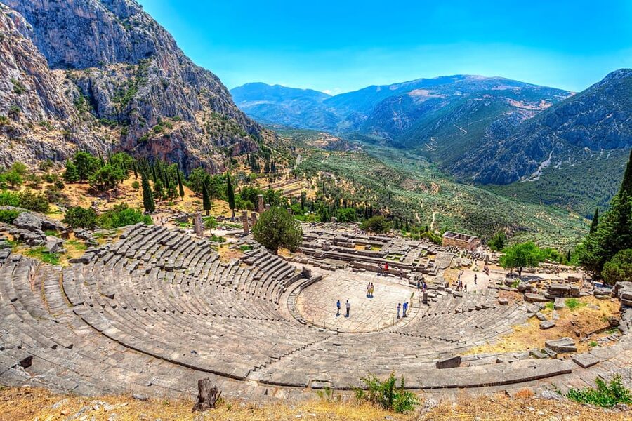 From Athens: Private Delphi and Thermopylae Guided Day Trip - Thermopylae and the Gates of Fire