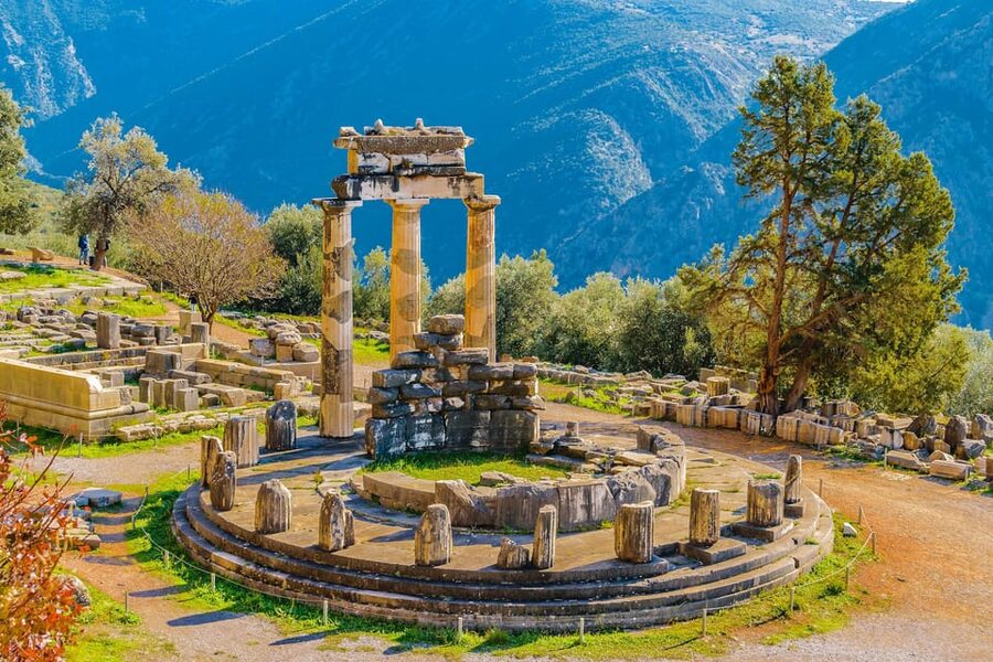 From Athens: Private Delphi and Thermopylae Guided Day Trip - Delphi’s sanctuary of Apollo