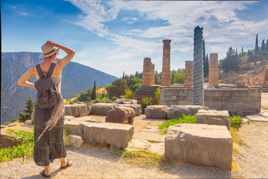 From Athens: Temple of Apollo and Oracle Delphi Day Trip - Arachova on the return journey