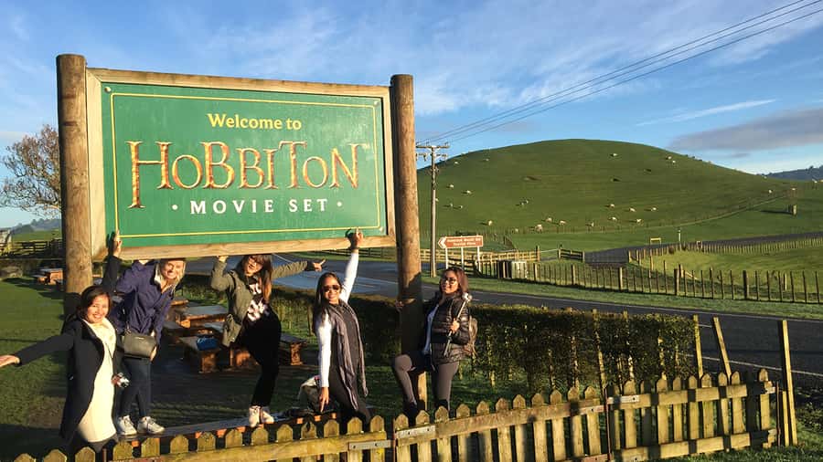 From Auckland: Hobbiton Movie Set Full-Day Trip - Construction, crowds, and the timing question