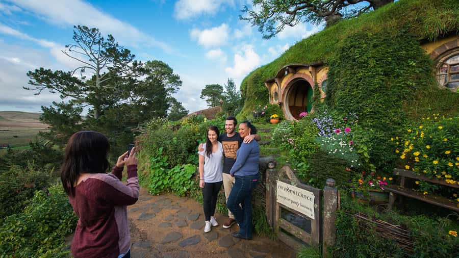From Auckland: Hobbiton Movie Set Full-Day Trip - The Auckland pickup and 16-seat minibus
