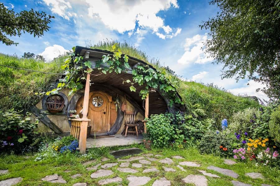 From Auckland: Hobbiton & Waitomo Caves Day Trip with Lunch - Lunch and the pause between attractions