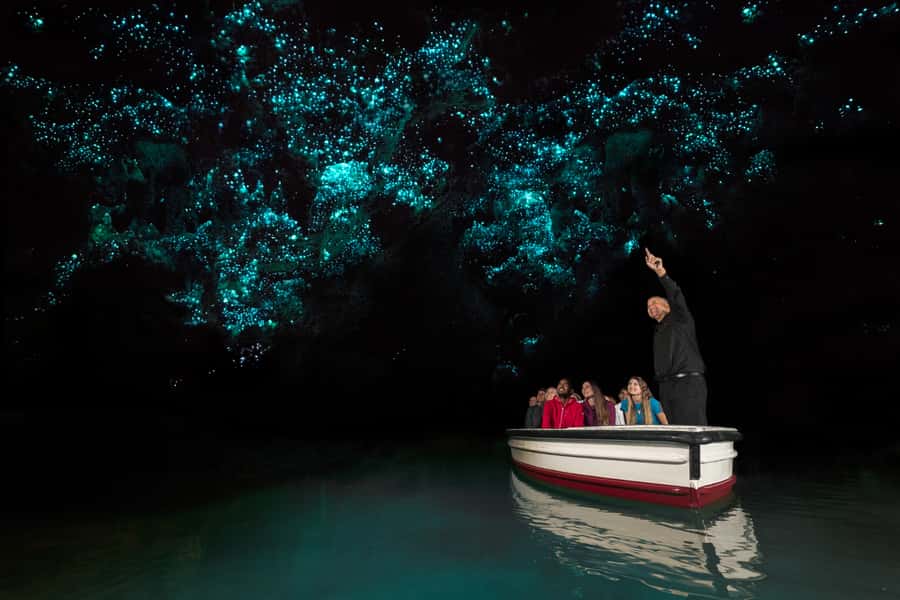 From Auckland: Hobbiton & Waitomo Caves Day Trip with Lunch - Waitomo Glowworm Caves by boat