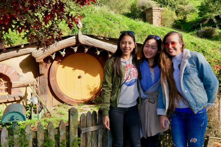 From Auckland: Hobbiton & Waitomo Caves Full-Day Trip - The 50-minute Waitomo Glowworm Caves visit