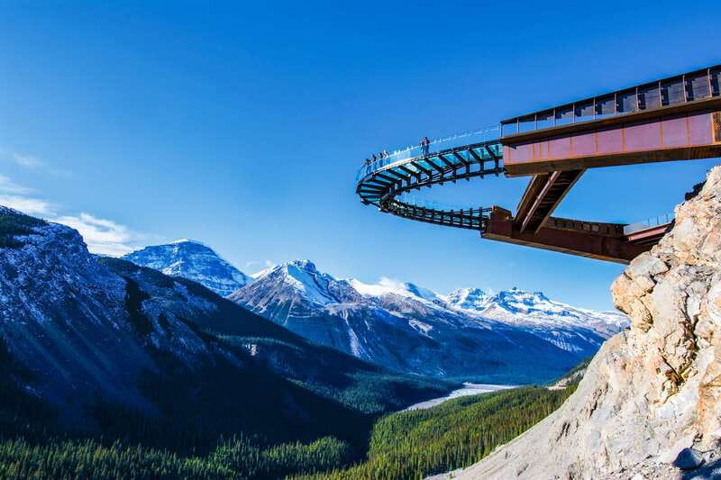 From Banff: Athabasca Glacier and Columbia Icefield Day Trip - Lunch with the mountains around you