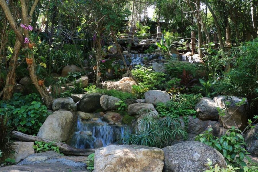 From Bangkok: Day Trip to Pattaya City & Sanctuary of Truth - Pattaya Beach gives you room to choose