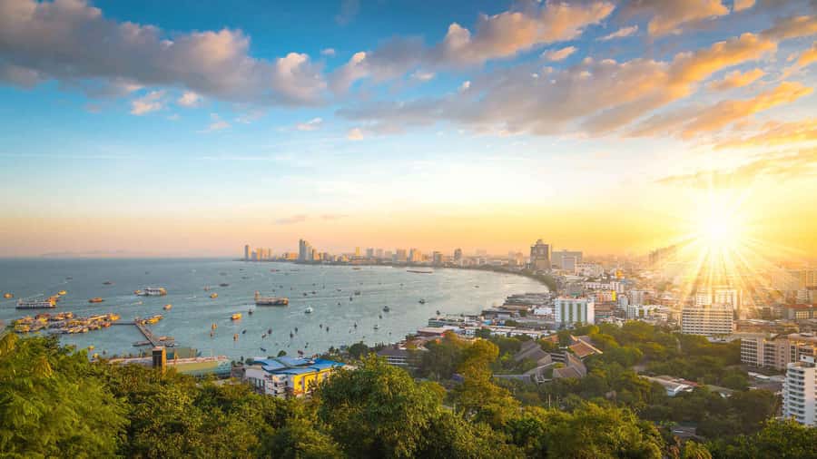 From Bangkok: Pattaya City Day Trip with Private Driver - Free time along four kilometers of Pattaya Beach
