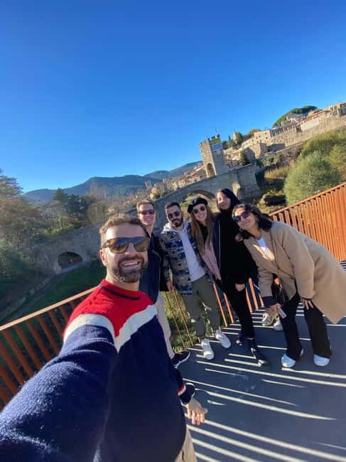 From Barcelona: Girona, Besalú & Medieval Villages Day Trip - Castellfollit de la Roca: the dramatic middle stop