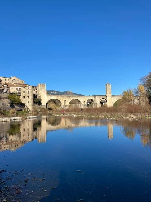 From Barcelona: Girona, Besalú & Medieval Villages Day Trip - Besalú: the most complete medieval setting