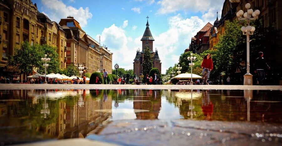 From Belgrade: Private Day Trip to Romania - Lunch and three hours to find your own Timișoara