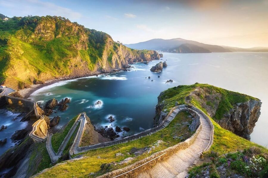 From Bilbao: Gaztelugatxe, Bermeo and Gernika Day Trip - Bermeo gives you time to eat like a local