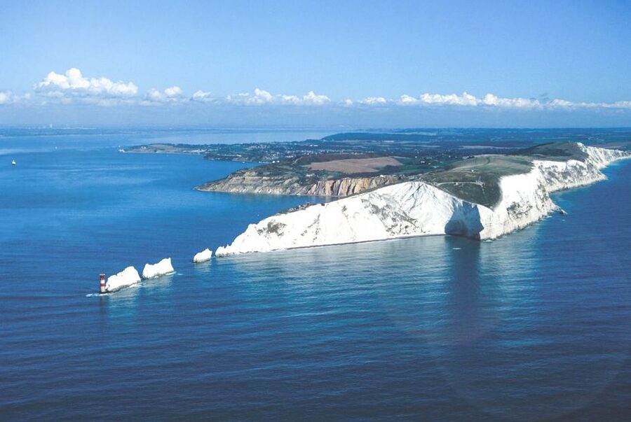 From Brighton: Isle of Wight Full-Day Trip via Portsmouth - From Brighton to Portsmouth by executive coach