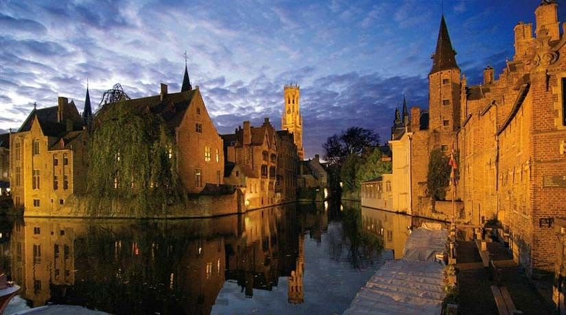 From Brussels: Bruges Day Trip with Boat Tour Option (ES) - Why Bruges works so well as a day trip