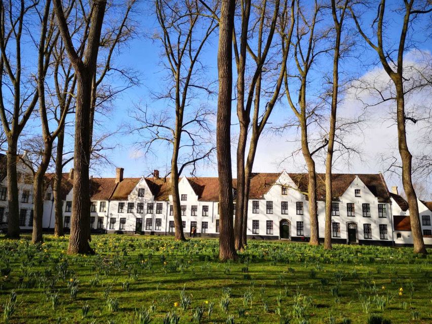 From Brussels: Bruges Day Trip with Boat Tour Option (ES) - St. John’s Hospital and the Church of Our Lady