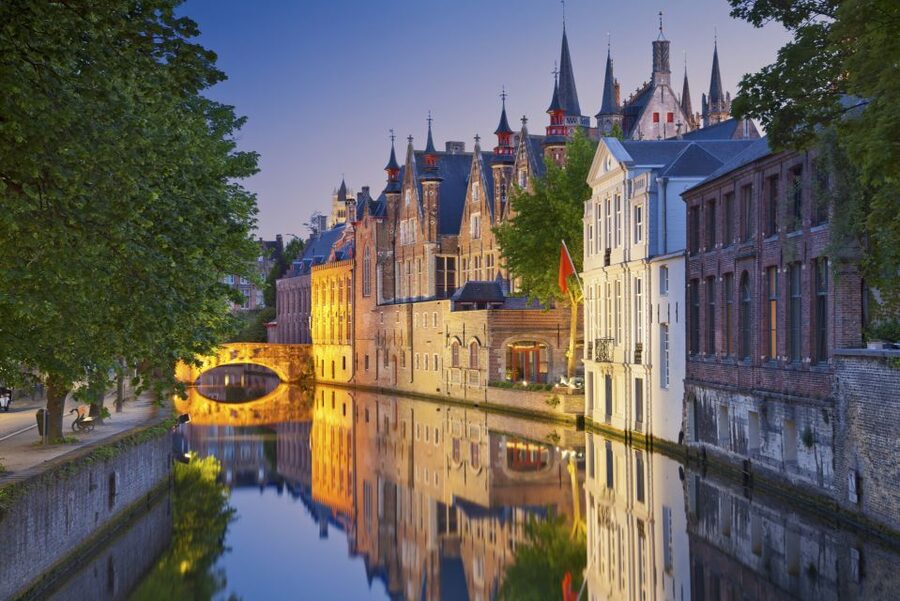 From Brussels: Bruges Day Trip with Boat Tour Option (ES) - Starting at Brussels Central Station