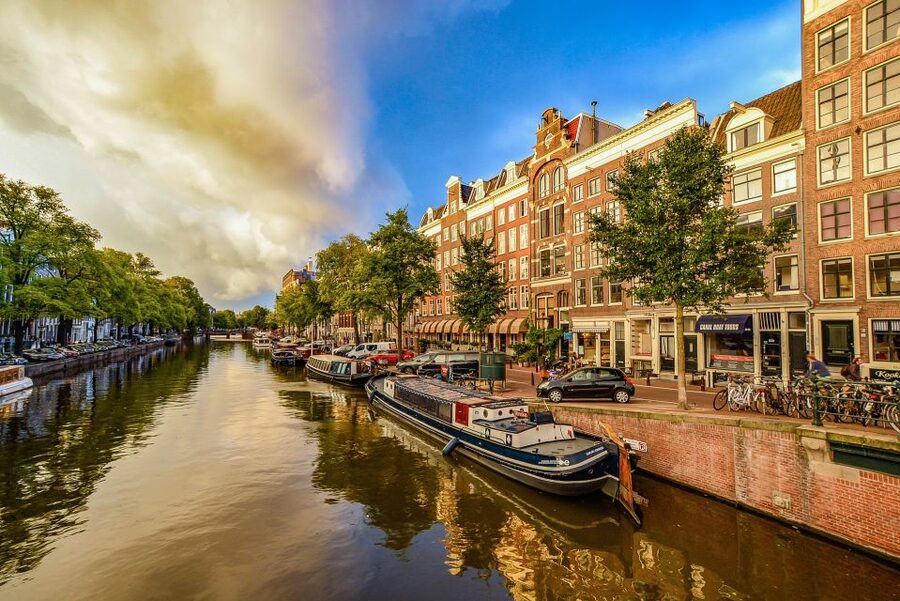 From Brussels: Cheese, Clogs & Windmills Amsterdam Day Trip - Food, comfort, and the coach schedule