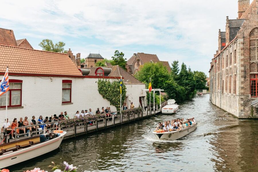 From Brussels: Guided Day Trip to Bruges and Ghent - Guides, group rhythm, and the small practical details