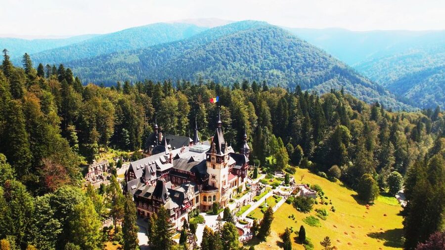 From Bucharest: Day Trip to Dracula and Peles Castle - Who will enjoy this day most