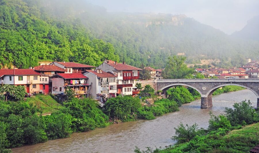 From Bucharest: Full-Day Trip to Bulgaria - Arbanasi Village and the hilltop views