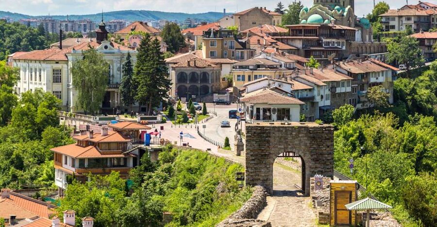 From Bucharest: Small Group Day Trip to Medieval Bulgaria - Veliko Tarnovo and the royal hill of Tsarevets