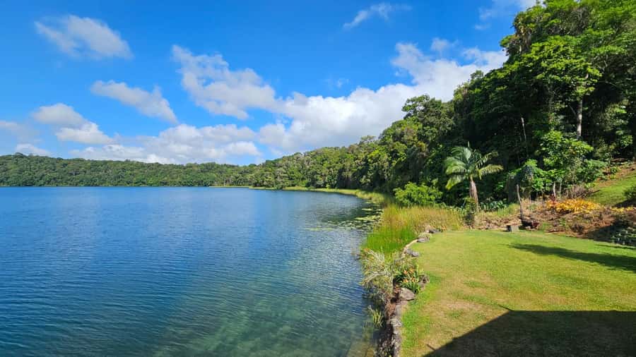 From Cairns: Atherton Tablelands and Paronella Park Day Trip - Lunch in a traditional Queenslander-style pub