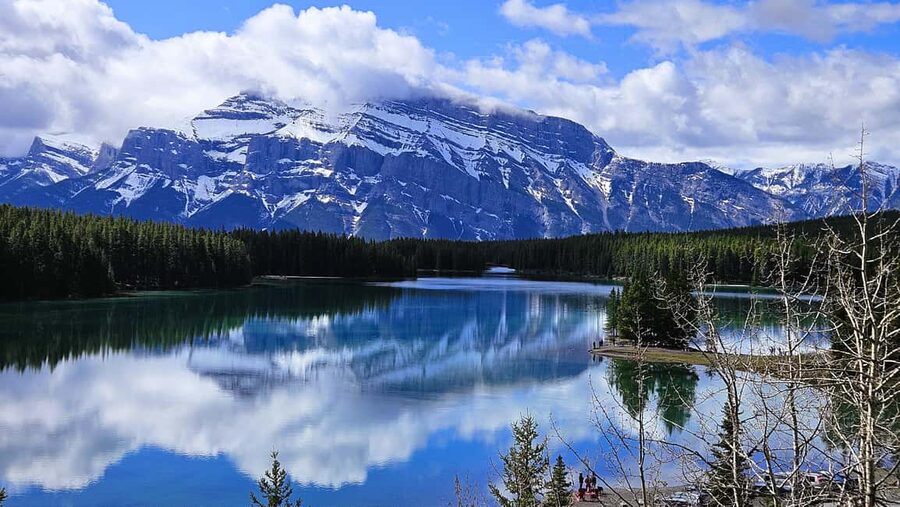 From Calgary/Canmore: Banff National Park Premium Day Trip - 105 minutes in the Town of Banff