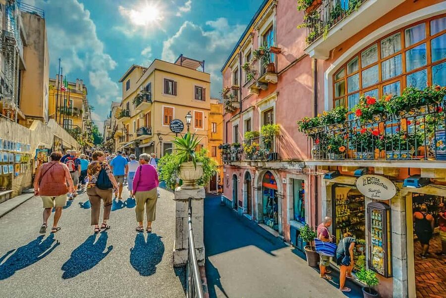 From Cefalù: Day Trip to Mount Etna and Taormina - How the schedule feels in real life