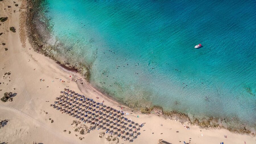 From Chania Area: Day Trip to Elafonisi Island by Bus - Getting from the coach to the water
