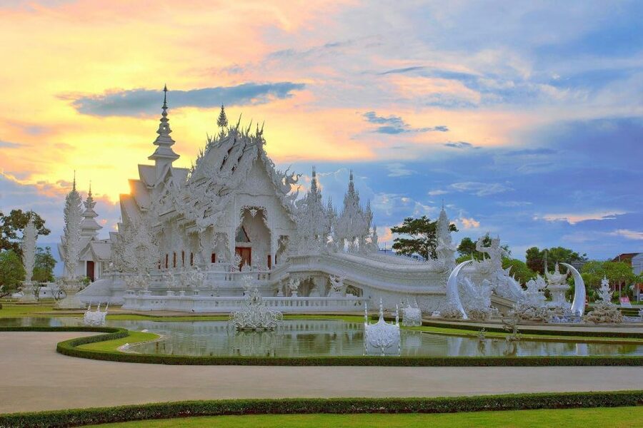 From Chiang Mai: Chiang Rai's Temples Exploration Day Trip - Lunch and the rhythm of the day