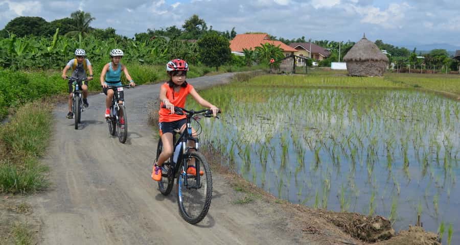 From Chiang Mai: Mae Taeng Valley Hike & Bike Day Trip - The 90-minute ride from Chiang Mai to the hills