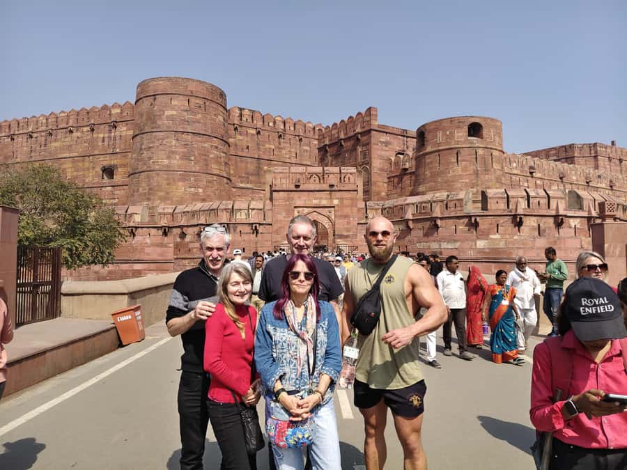 From Delhi: Private Taj Mahal, Baby Taj & Agra Fort Day Trip - A five-star meal between the monuments