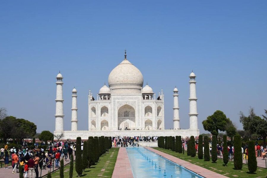 From Delhi: Taj Mahal & Agra Day Tour with Fatehpur Sikri - Seeing the Taj Mahal with a guide