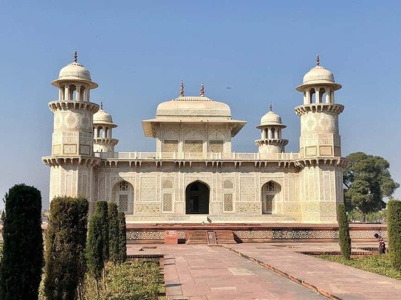 From Delhi: Taj Mahal & Agra Day Tour with Fatehpur Sikri - Lunch with Mughlai flavors