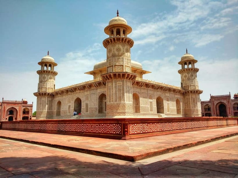 From Delhi: Taj Mahal & Agra Tour with Lunch at Marriott - Seeing the Taj Mahal up close