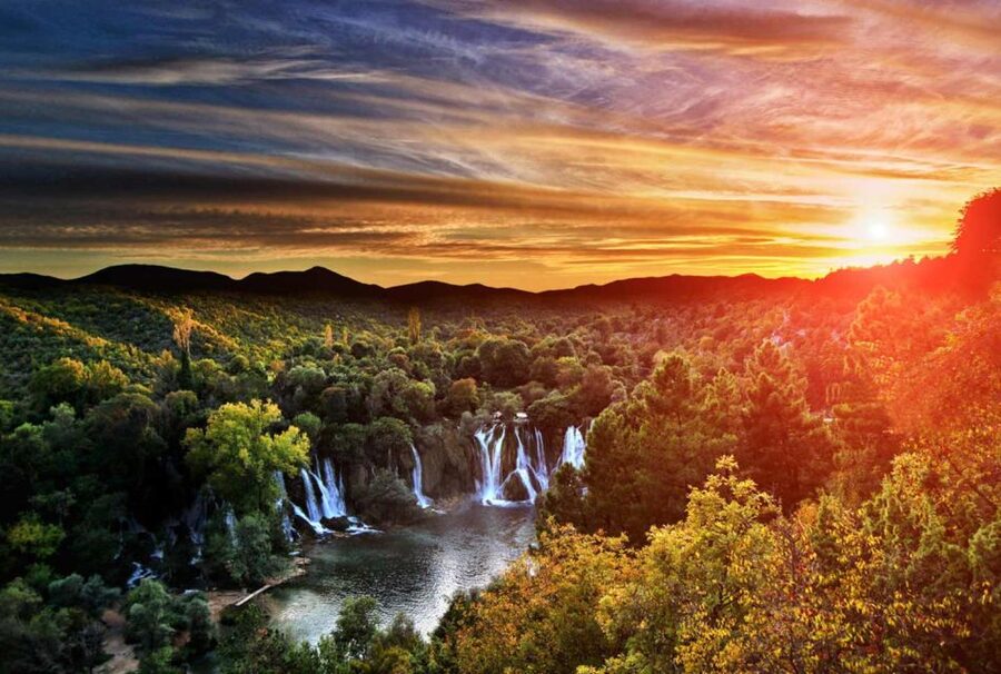 From Dubrovnik: Day Trip to Mostar and Kravice Falls - Pickup in Dubrovnik and the road to Neum