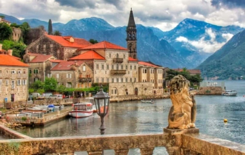 From Dubrovnik: Montenegro Day Trip with Cruise in Kotor Bay - Two and a half hours to make Kotor your own