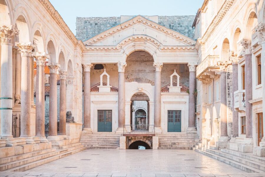 From Dubrovnik: Split Day Trip and City Tour with Transfers - What the guiding adds to the day