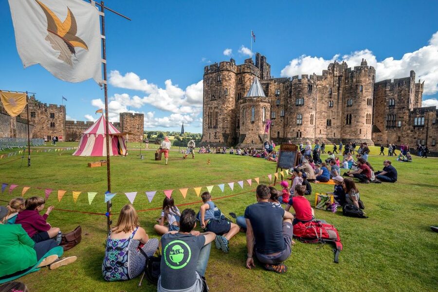 From Edinburgh: Day Trip to Bamburgh and Alnwick Castle - Two castles, two very different moods