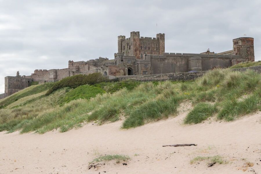 From Edinburgh: Day Trip to Bamburgh and Alnwick Castle - Alnwick Castle, Hogwarts, and broomstick lessons