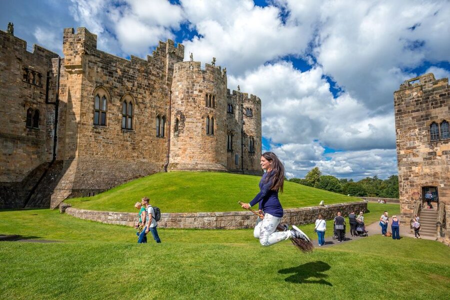 From Edinburgh: Day Trip to Bamburgh and Alnwick Castle - The small coach and what to expect onboard