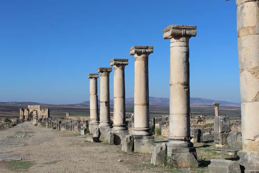 From Fez: Volubilis Moulay Idriss and Meknes Day Trip - Walking through 2,000 years at Volubilis