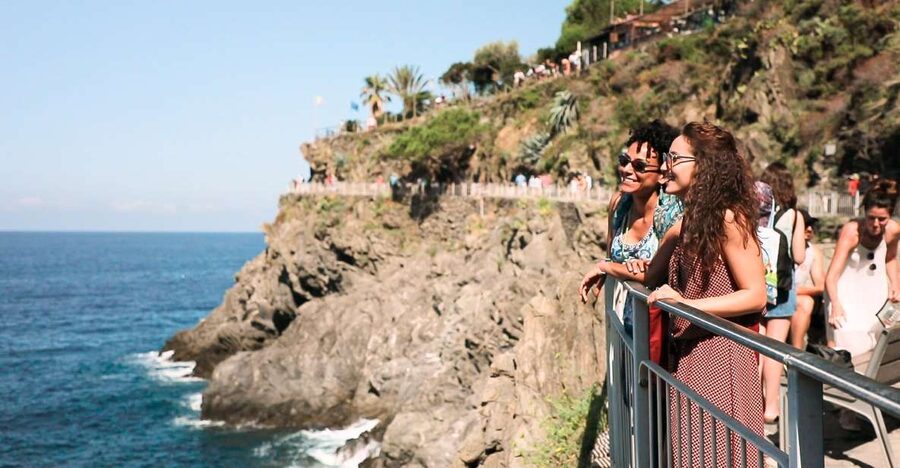 From Florence: Cinque Terre Day Trip with Optional Lunch - Manarola: colorful houses above the water