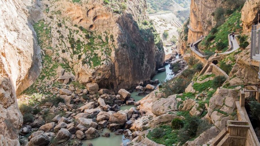 From Fuengirola: Caminito del Rey Guided Day Trip - How the guides shape the day