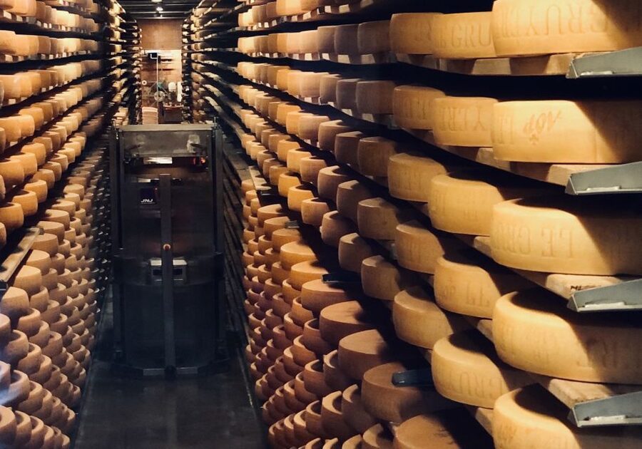 From Geneva: Gruyére Chocolate and Cheese Tasting Day Trip - Gruyères Castle and the medieval town