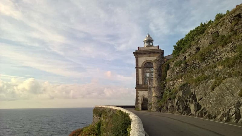 From Gijón: Luarca, Cudillero and Avilés Day Trip - Luarca, where the sea meets the mountains