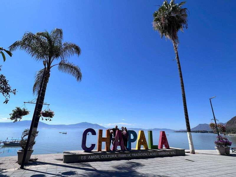 From Guadalajara: Enchanting Lake Chapala & Ajijic Day Trip - A quick craft stop at Los Tres Potrillos