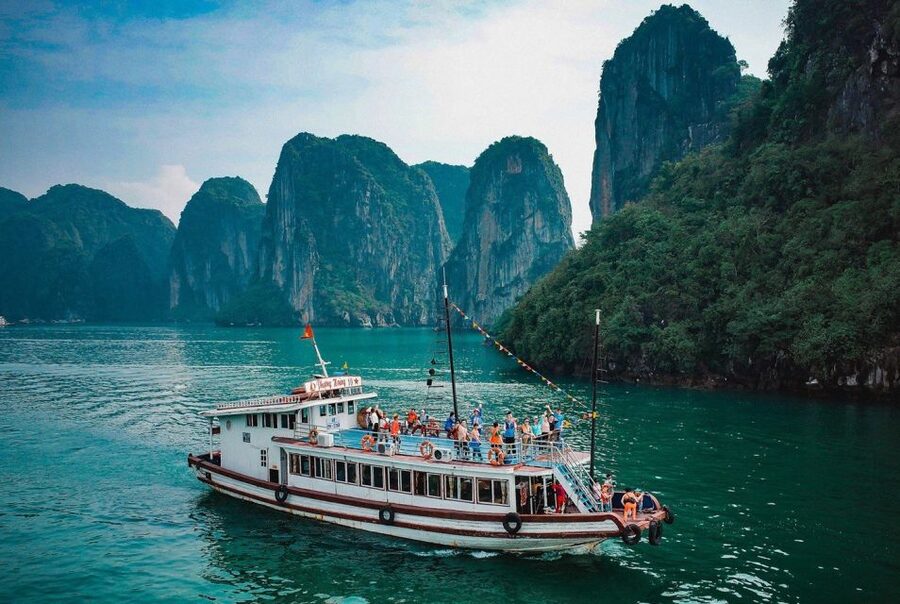 From Hanoi: Halong Bay Day Trip with Lunch and Transfers - Who should book this tour?
