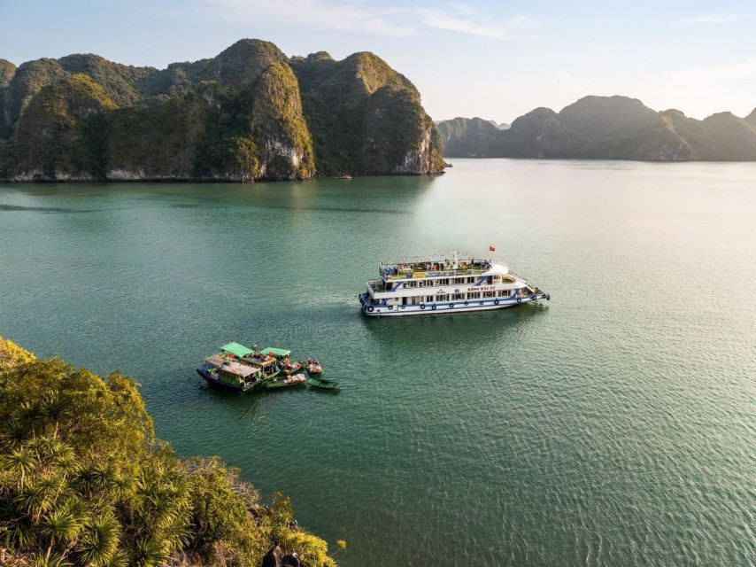 From Hanoi: Halong Bay Deluxe Cruise Day Trip - Guides who make the schedule easier