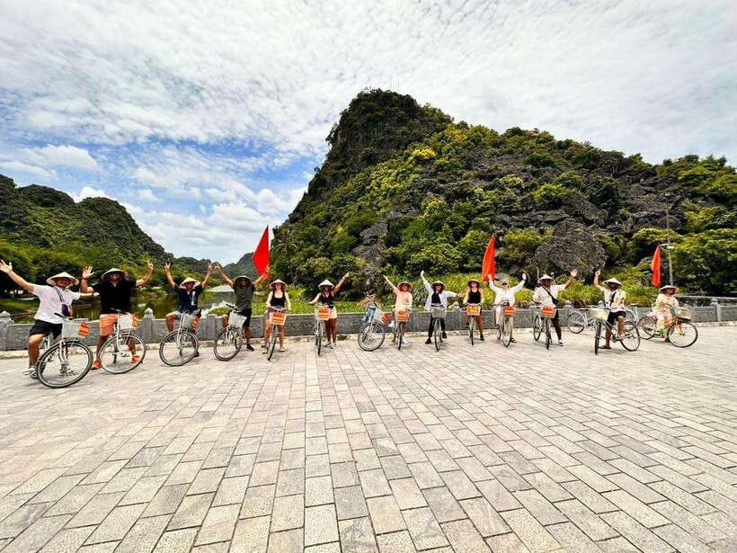 From Hanoi: Ninh Binh, Hoa Lu, Tam Coc, & Mua Cave Day-Trip - Key points at a glance
