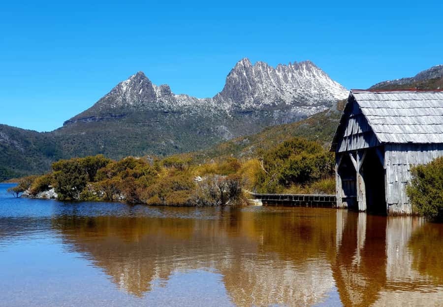 From Hobart: Active Day Trip to Cradle Mountain - Breakfast in Deloraine before the national park